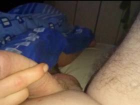 Vorschaubild vom Privatporno mit dem Titel "Handjob am Morgen" von nylonjunge