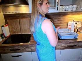 Kinky Housewife - Blowing in the Kitchen
