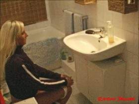 Vorschaubild vom Privatporno mit dem Titel "Gnadenlos vom Balkon gepisst" von Ramona_Deluxe