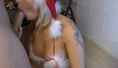 SANTA GIRL FICKT DEIN SACK LEER