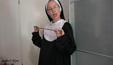 Die Nonne die dich züchtigt