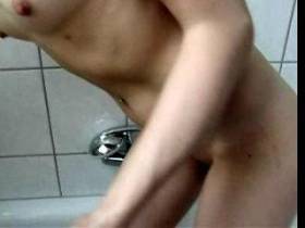 Vorschaubild vom Privatporno mit dem Titel "Heute dusche ich" von engel1986