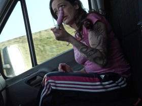 Vorschaubild vom Privatporno mit dem Titel "Wichsen auf der Autobahn bei der Fahrt" von AdrienneKiss