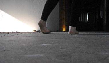 Dirty Feet auf dem Dachboden