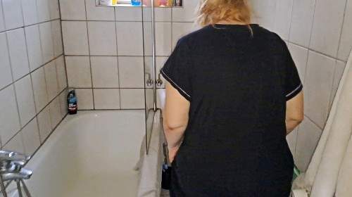 Beim Pipi machen am Morgen (Softcore)