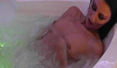 Der Whirlpool macht mich sooo GEIL