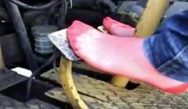 BAGGERPEDALE UND NYLONS