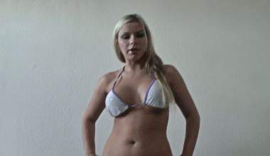 DOMINANTER SPITTING HANDJOB
