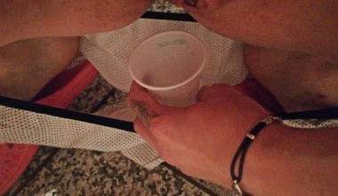 Beim Frauenarzt in den....Becher gepasst