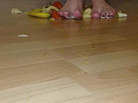 Food crushing barefoot