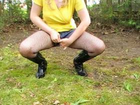 Outdoor Piss (slowmo)