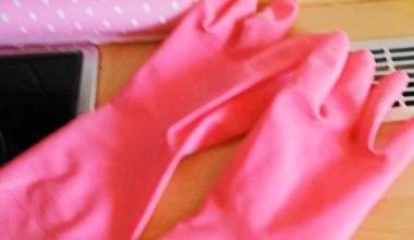 Vorbereitungen für die versauten LATEXHANDSCHUHE für L.