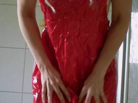 Vorschaubild vom Privatporno mit dem Titel "Geile PVC Schürze" von EvilBitch