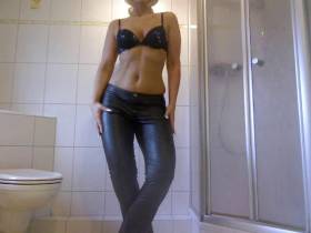 Vorschaubild vom Privatporno mit dem Titel "Lederhosengeil" von EvilBitch