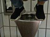 Hockend aufs RASTPLATZKLO ....