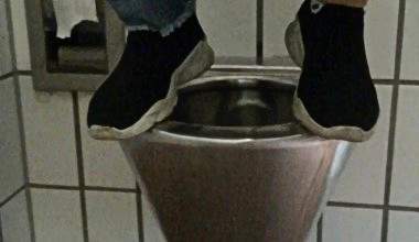 Hockend aufs RASTPLATZKLO ....