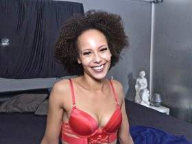 XXL GANGBANG LIA-AMALIA ohne Kondome mit skinny Ebony-Girl