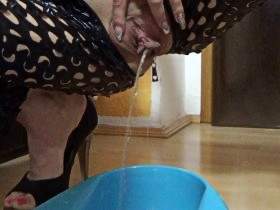 Vorschaubild vom Privatporno mit dem Titel "Pisse Für Drecksköter!" von FeuchteSchnecke