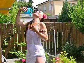 Vorschaubild vom Privatporno mit dem Titel "Wet Ness Kleid" von Zaubermarie