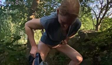 Emma pisst, manchmal angepisst