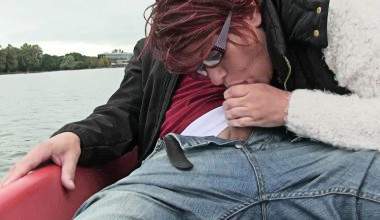 Blowjob auf dem See