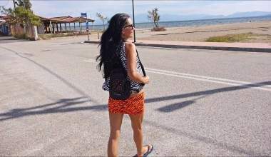 Pia notgeil unterwegs zum Sexdate!