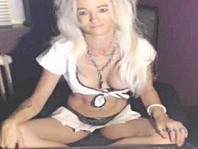 Vorschaubild vom Privatporno mit dem Titel "Kleiner ausziehclip" von HotTamara