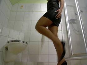 Vorschaubild vom Privatporno mit dem Titel "Für dich die Nylon schön nass gepisst" von EvilBitch