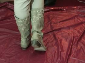 leggins with cowboy boots