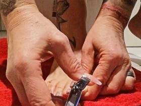 Cut and clip toenails, pedicure