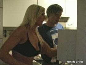 Vorschaubild vom Privatporno mit dem Titel "Rohrverstopfung beim Klempnerazubi" von Ramona_Deluxe