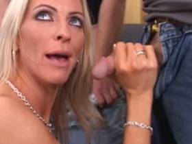 Vorschaubild vom Privatporno mit dem Titel "Vom maul in die fotze" von dirty-emma