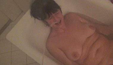 Beim Baden einfach vollgepisst