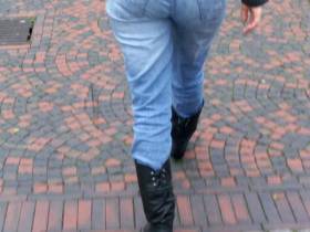 Geiler ass in tight jeans