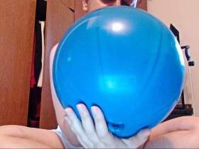 Big Blue Ballon Squirting, Pee und Poo