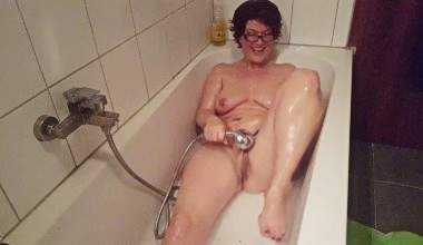 Mit Öl in der Wanne