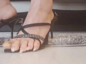 Strappy Sandals Toenails