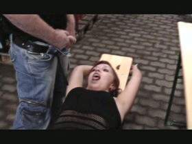 Vorschaubild vom Privatporno mit dem Titel "Pubilc Maulpissen" von extremgirl