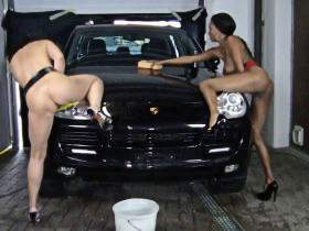 Naked Car Wash of Schokobebe and Ehehure Angi