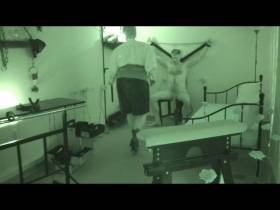 Vorschaubild vom Privatporno mit dem Titel "Auf dem Stuhl fixiert..." von annadevot