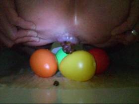 shitting on xxl Easter eggs