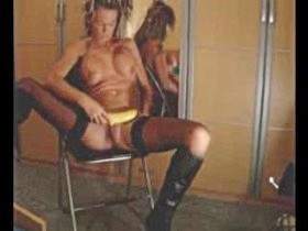 Vorschaubild vom Privatporno mit dem Titel "Bananenfick in Nylons" von HotTamara