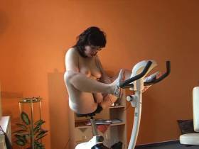 Vorschaubild vom Privatporno mit dem Titel "Bianka - Mein Haimtrainer" von MyAmateure