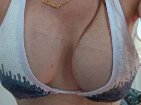 Vorschaubild vom Privatporno mit dem Titel "Erst dem Bootsführer meine Nippel gezeigt" von heisse-luda