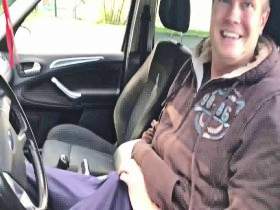 Vorschaubild vom Privatporno mit dem Titel "Den Parkplatzwichser VOLL erwischt!!!" von Deine-Chefin