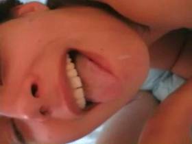 Vorschaubild vom Privatporno mit dem Titel "Sperma schlucken" von NiceGirl