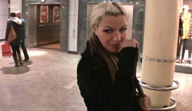 mittem im shopping center gefickt