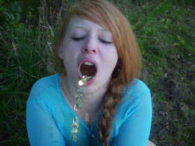 Vorschaubild vom Privatporno mit dem Titel "Wahnsinns outdoor anpissen" von sexyvenushuegel