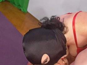 Lady in Rot so hot 1