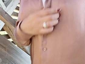 Userwunsch Video : Public Walk in Seidenbluse